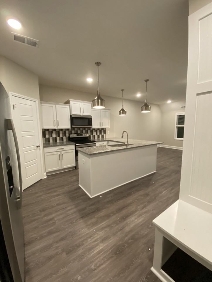 1040 Glenkirk Dr #H - Photo 2 of 11