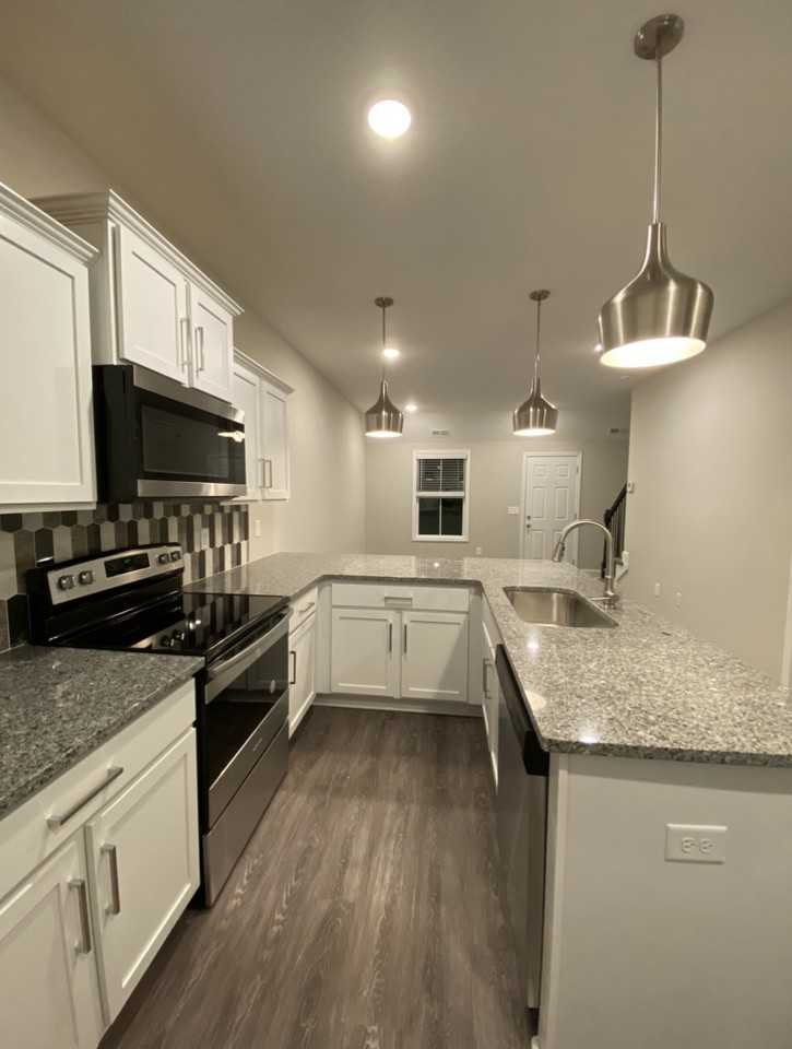 1040 Glenkirk Dr #H - Photo 3 of 11