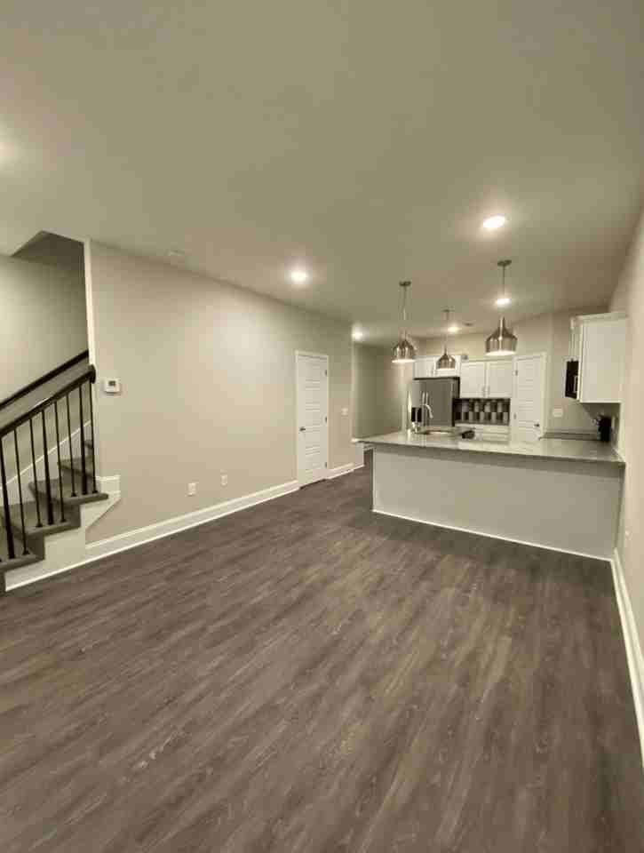 1040 Glenkirk Dr #H - Photo 4 of 11