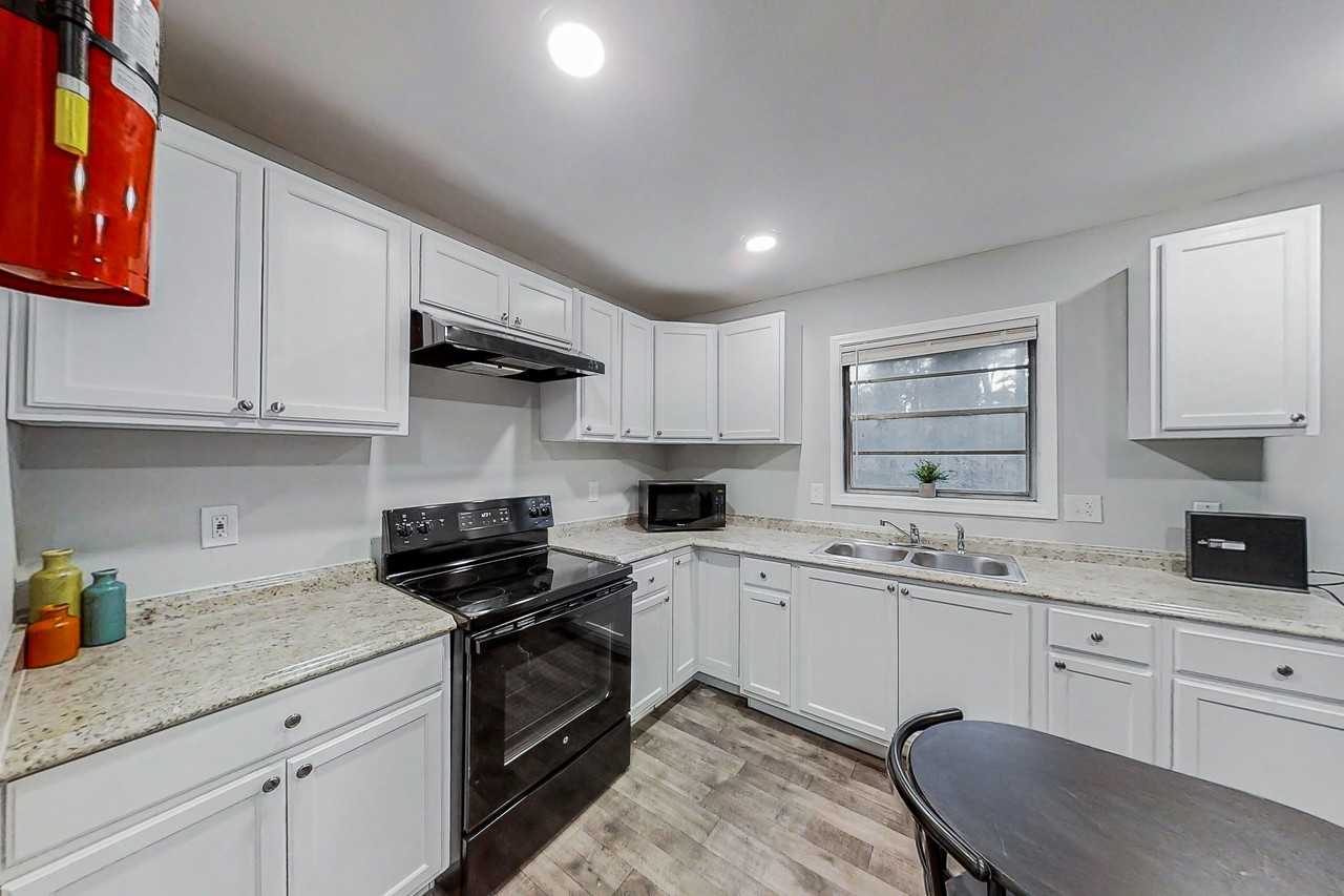 The Fontainebleau Sw - Photo 6 of 15