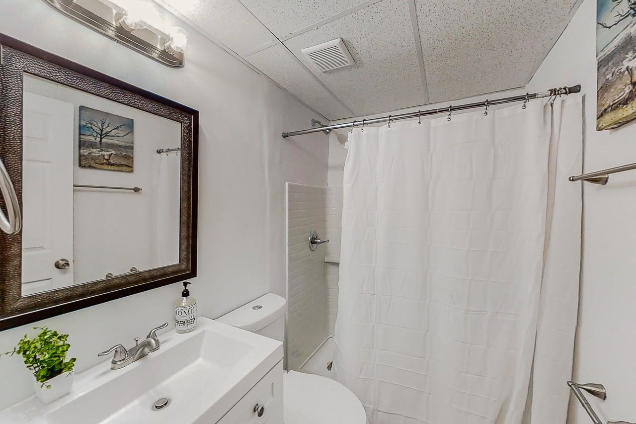 The Fontainebleau Sw - Photo 3 of 15