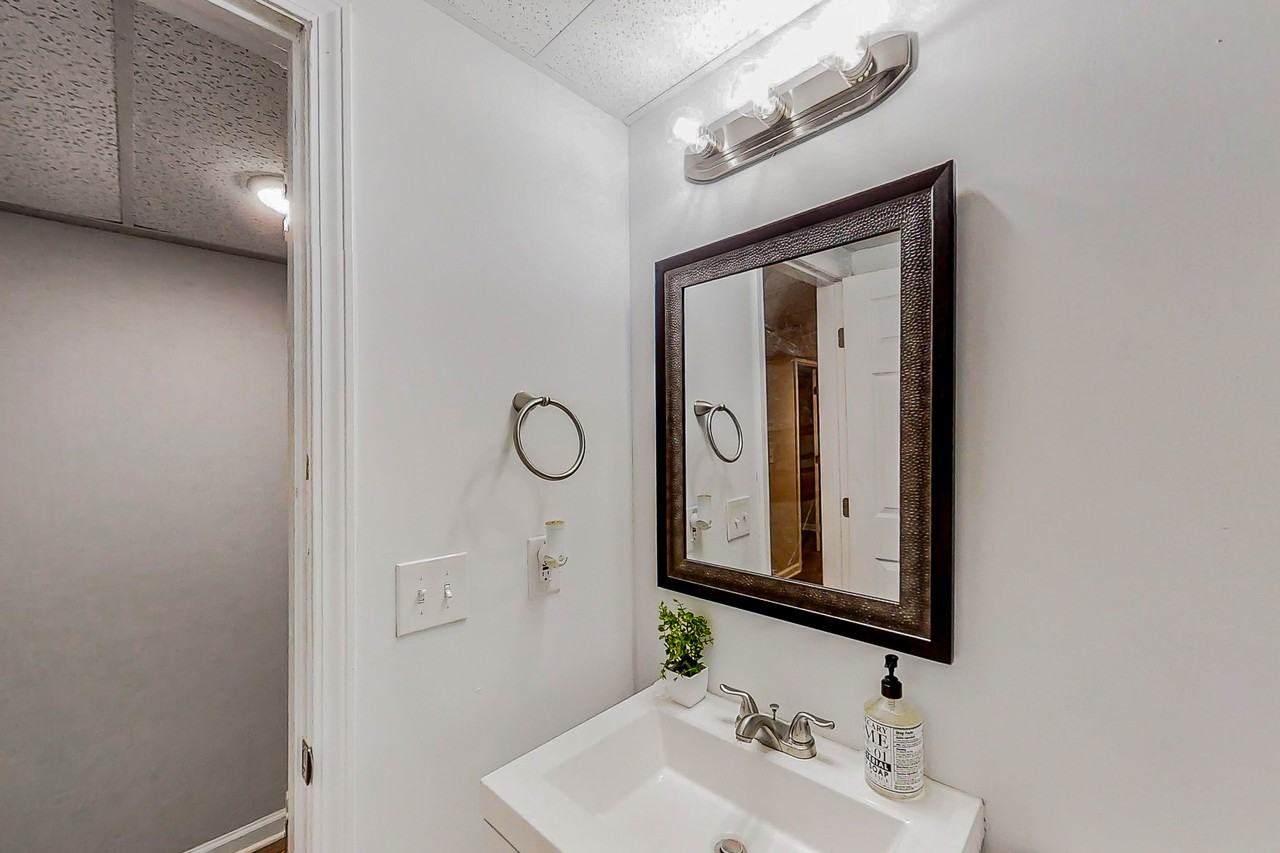 The Fontainebleau Sw - Photo 5 of 15