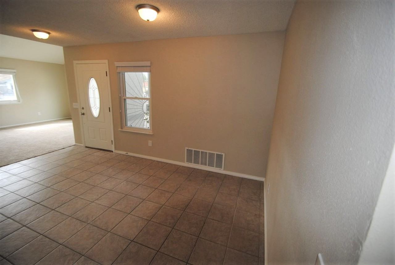 11598 Spyglass Cir - Photo 3 of 12