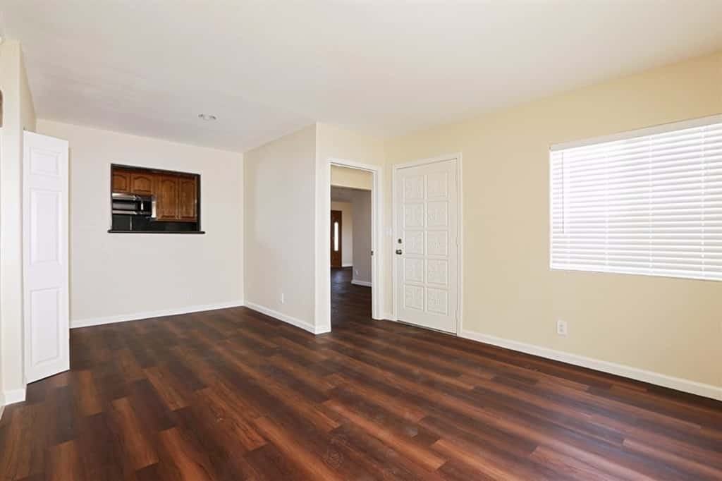 14630 Alexander St - Photo 3 of 9