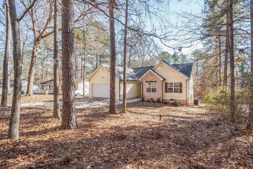 414 Hawthorne Cir - Photo 2 of 25