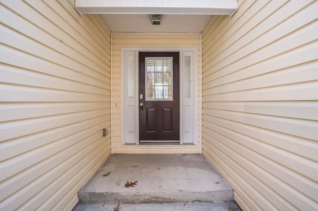 414 Hawthorne Cir - Photo 3 of 25