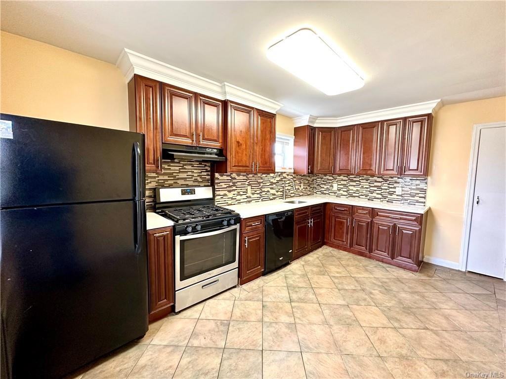 22 Pleasant Pl Unit 2 - Photo 2 of 10