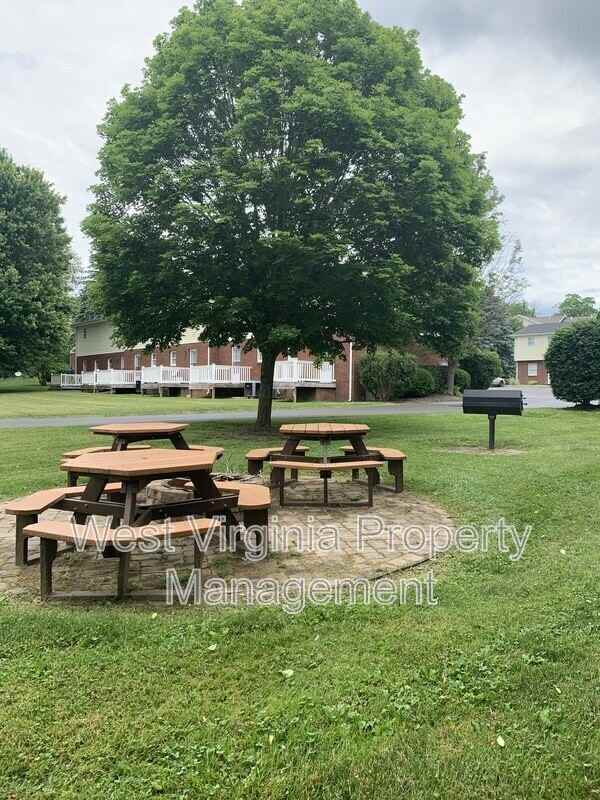 143 Cardinal Way #11 - Photo 3 of 9