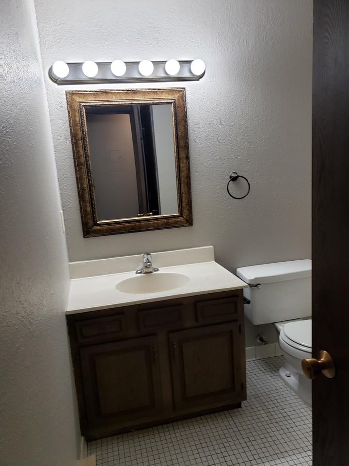 304 304 Kenwood DriveApt. #304-205 - Photo 2 of 9