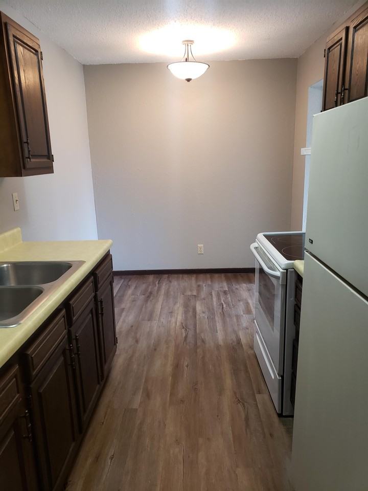 304 304 Kenwood DriveApt. #304-205 - Photo 3 of 9