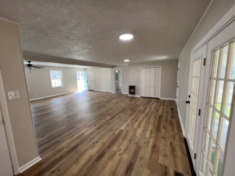 2840 Shady Ln W - Photo 3 of 18