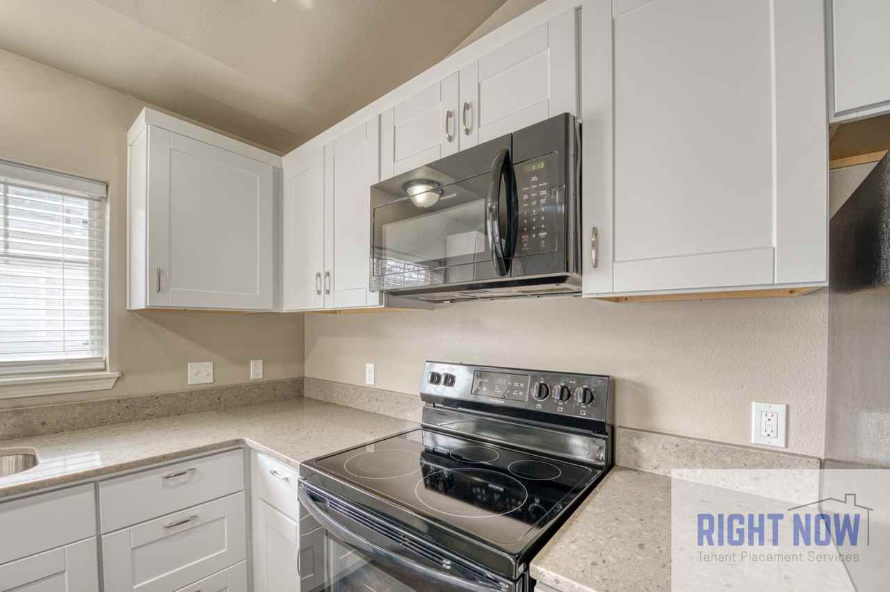 2318 S Shoshone St #1 - Photo 3 of 16