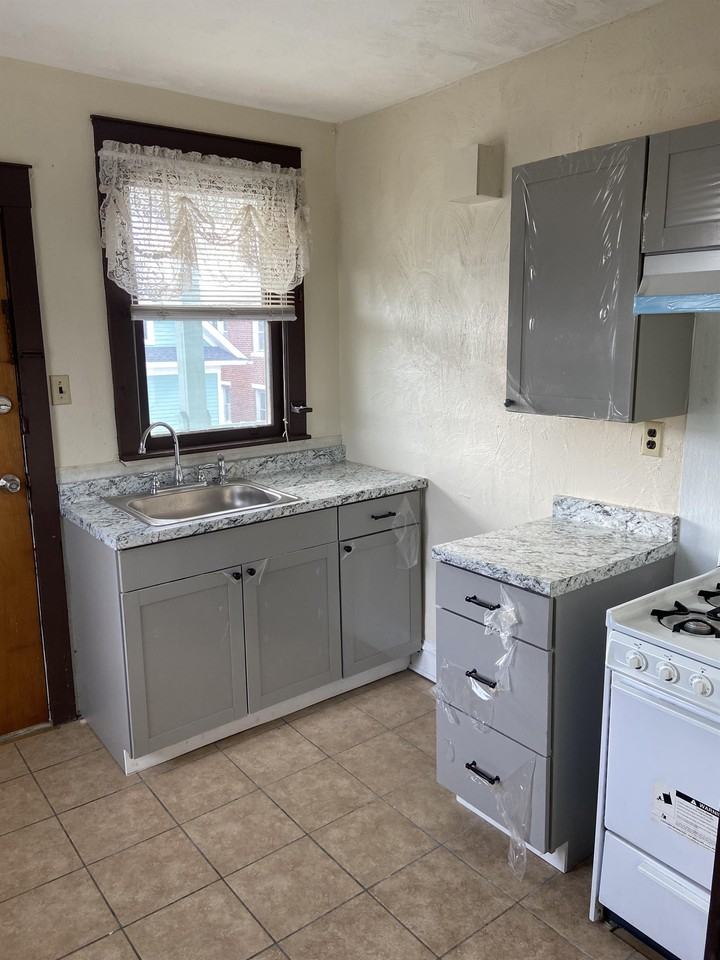 322 E Glenwood Ave #5 - Photo 3 of 10