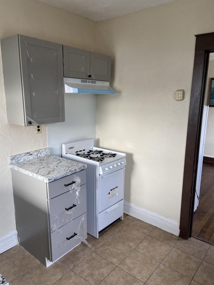 322 E Glenwood Ave #5 - Photo 4 of 10
