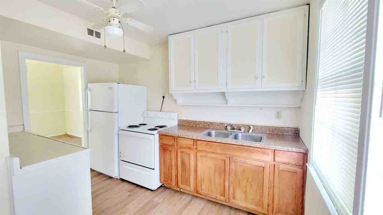 414-416 Crowl Street - Photo 2 of 10