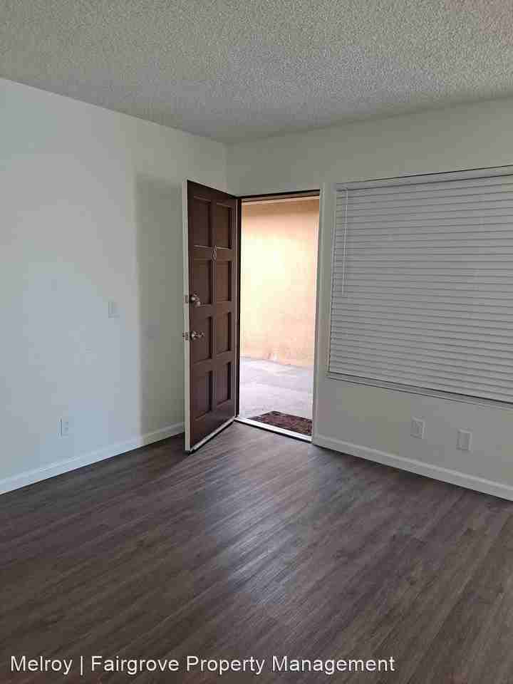 4240 43rd St - Photo 3 of 9