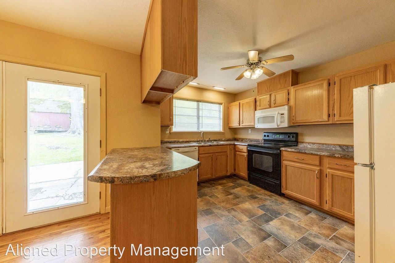 189 Oakdale Cir - Photo 3 of 27