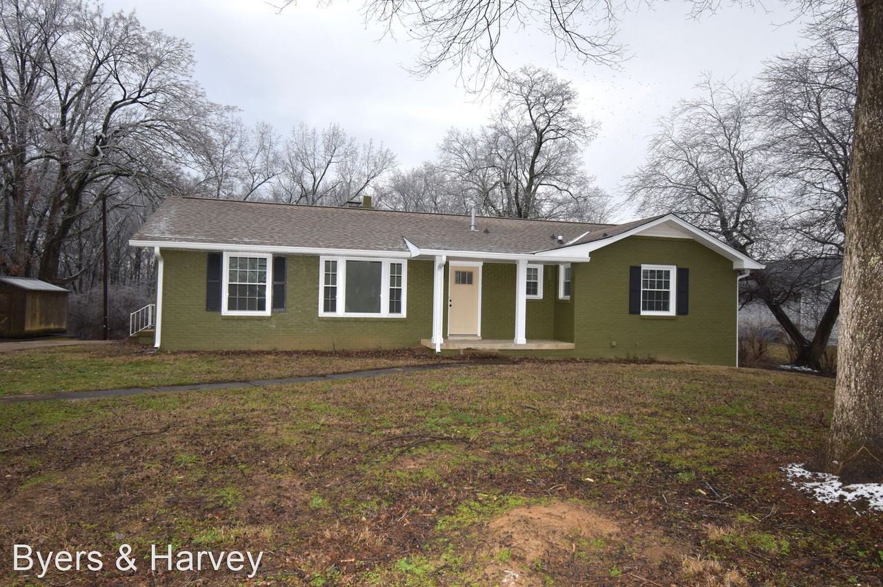 1978 Memorial Dr, Clarksville, TN 37043 3 Bedroom House for 1,995