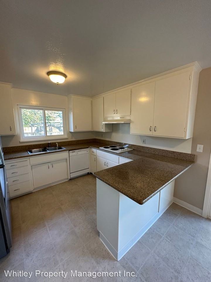 1525 Hudson Street - Photo 3 of 14