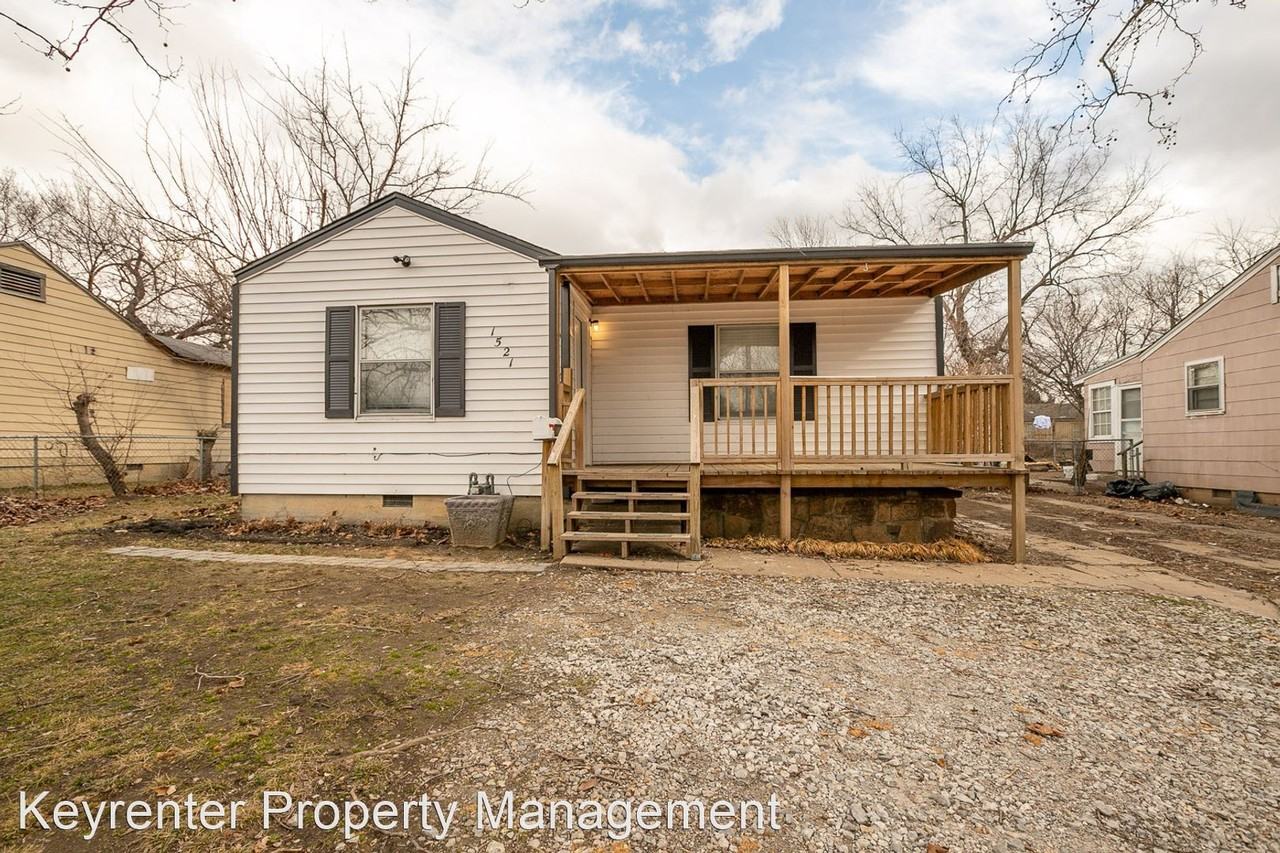 1521 N Maplewood Ave - Photo 2 of 29