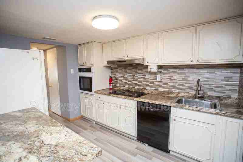 16 Radnor Ct - Photo 2 of 39