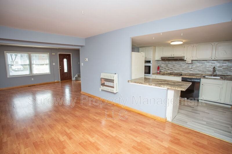 16 Radnor Ct - Photo 3 of 39