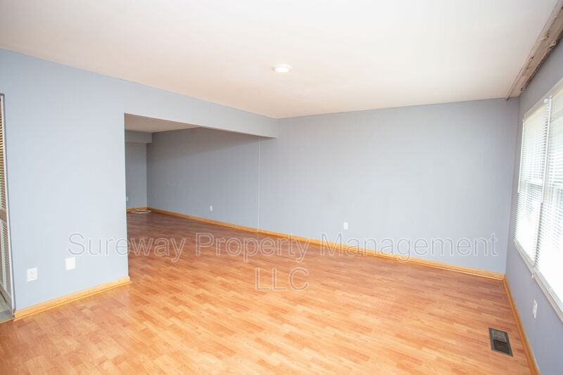 16 Radnor Ct - Photo 5 of 39