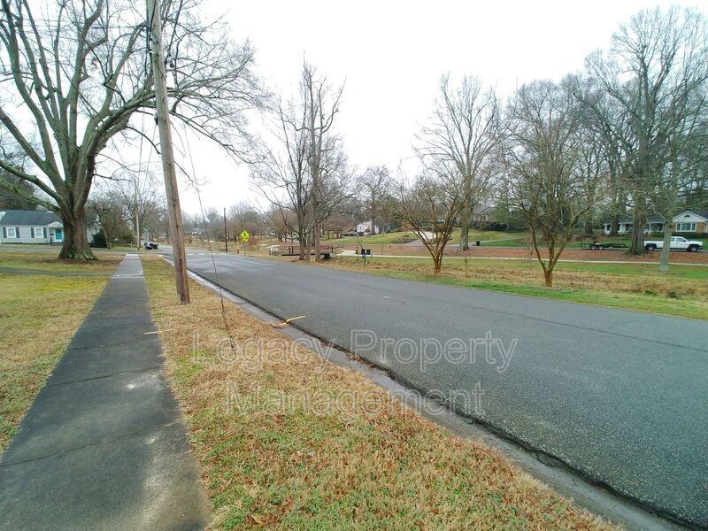 609 E Willowbrook Dr - Photo 2 of 10