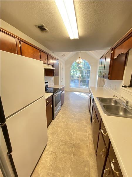 112 Oak Pointe Trl - Photo 5 of 17