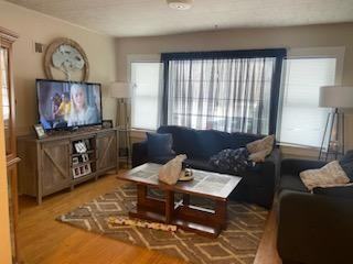747 Losey Blvd N - Photo 7 of 8