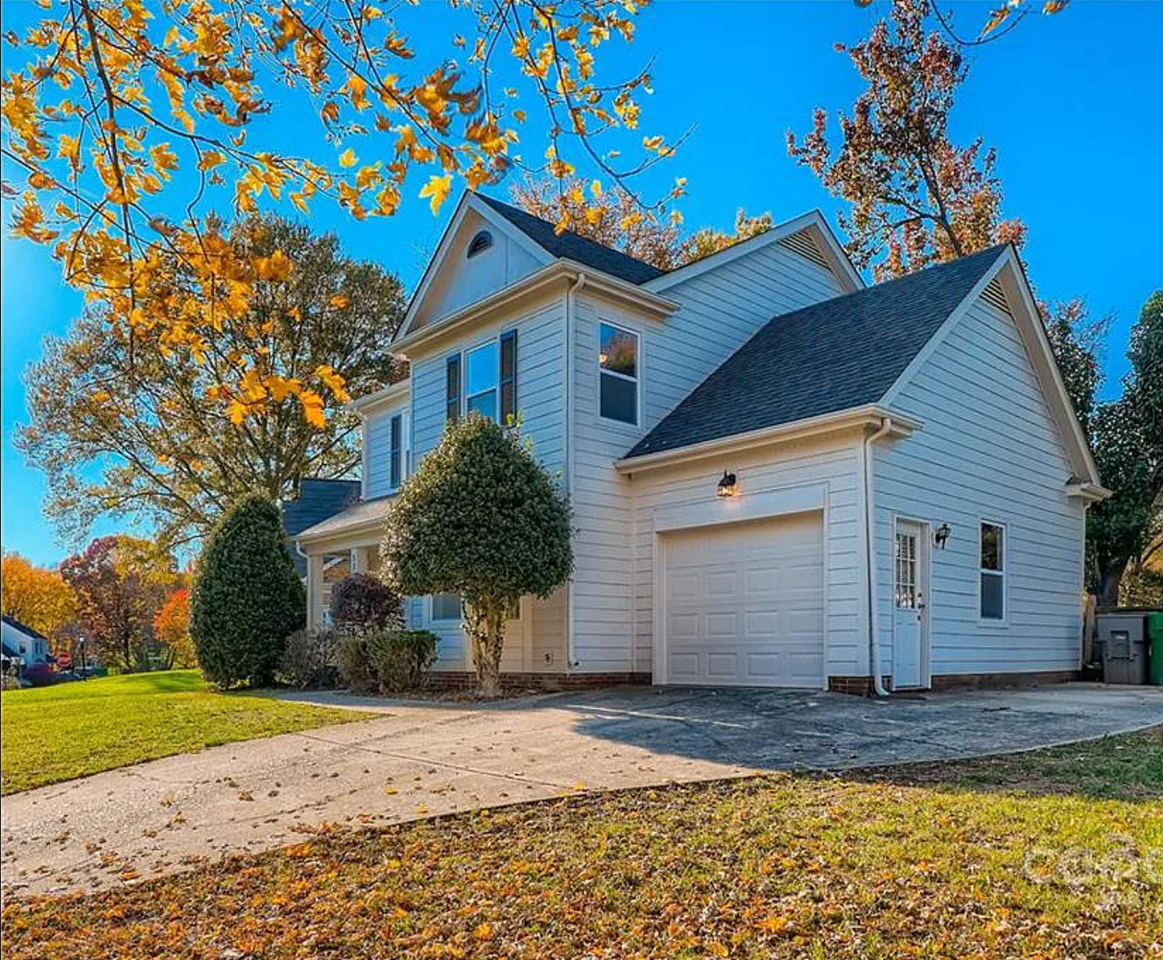 3218 Silver Pond Ct - Photo 3 of 17
