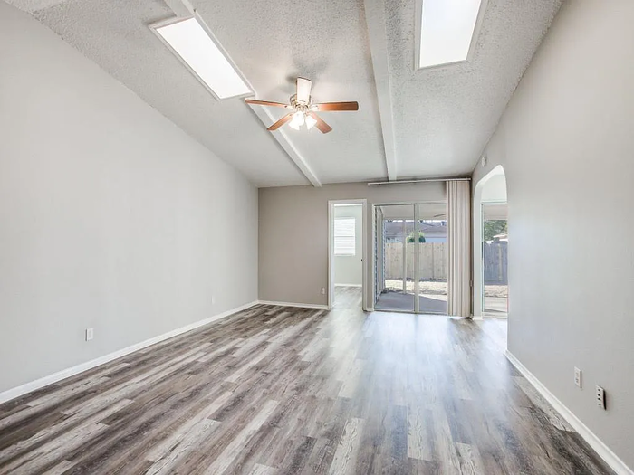 1109 Shadyglen Cir - Photo 2 of 12