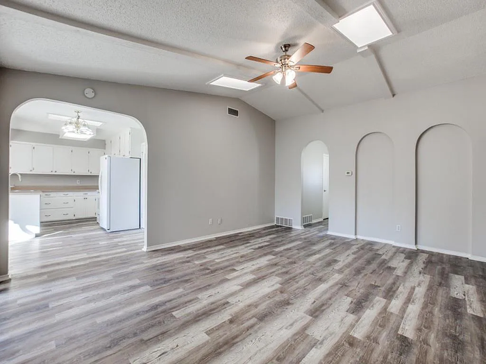 1109 Shadyglen Cir - Photo 3 of 12