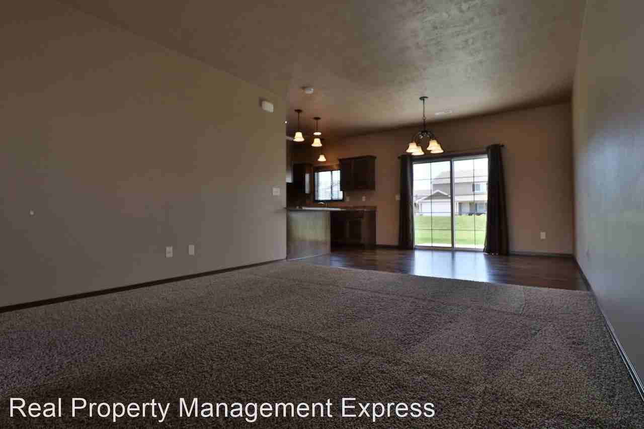 7511 S Brookside Place - Photo 3 of 18