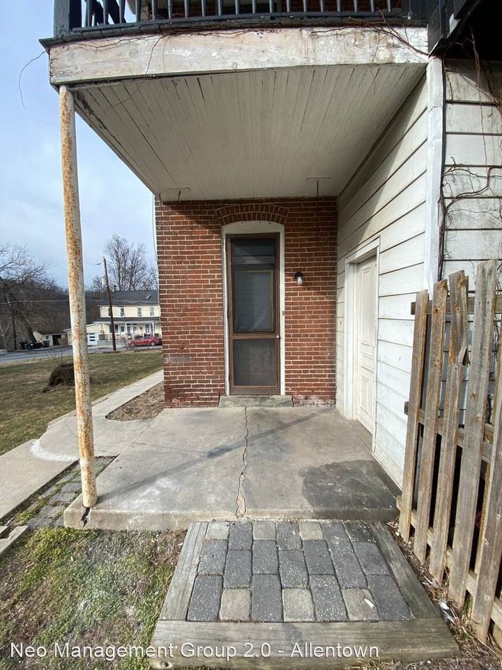 3941 Dowell Street Apartments 39 Dowell St 41, Slatington, PA 18080