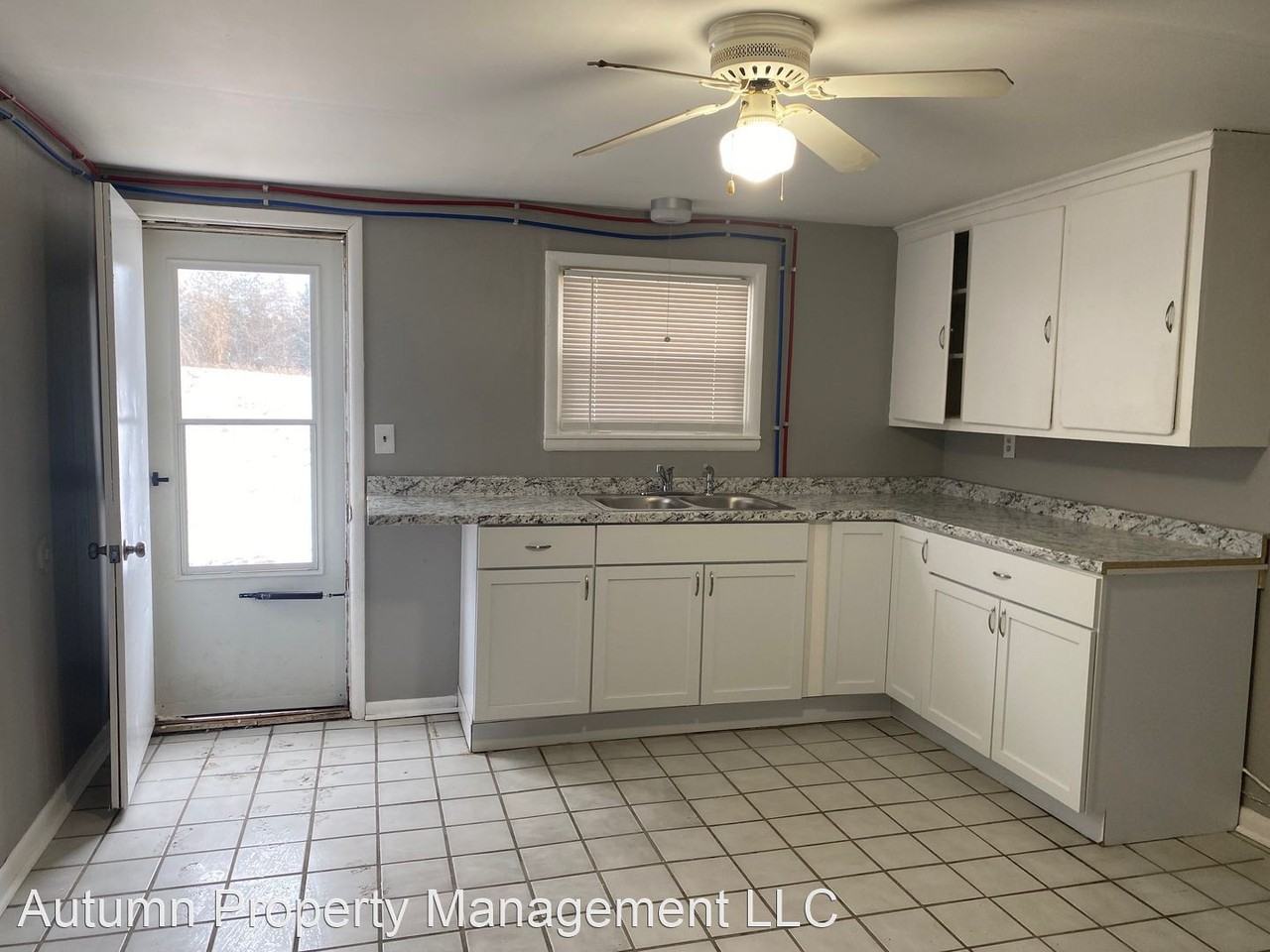 Newly remodeled Duplex in Tipton near Irish Hills. $700 a month, &1700 moves you in. - Photo 2 of 8