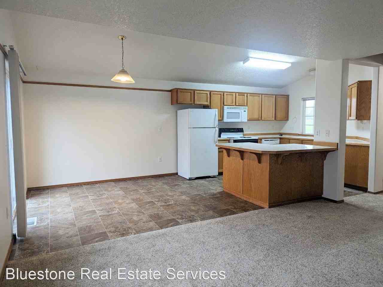 896 Se 74th Ave - Photo 2 of 24