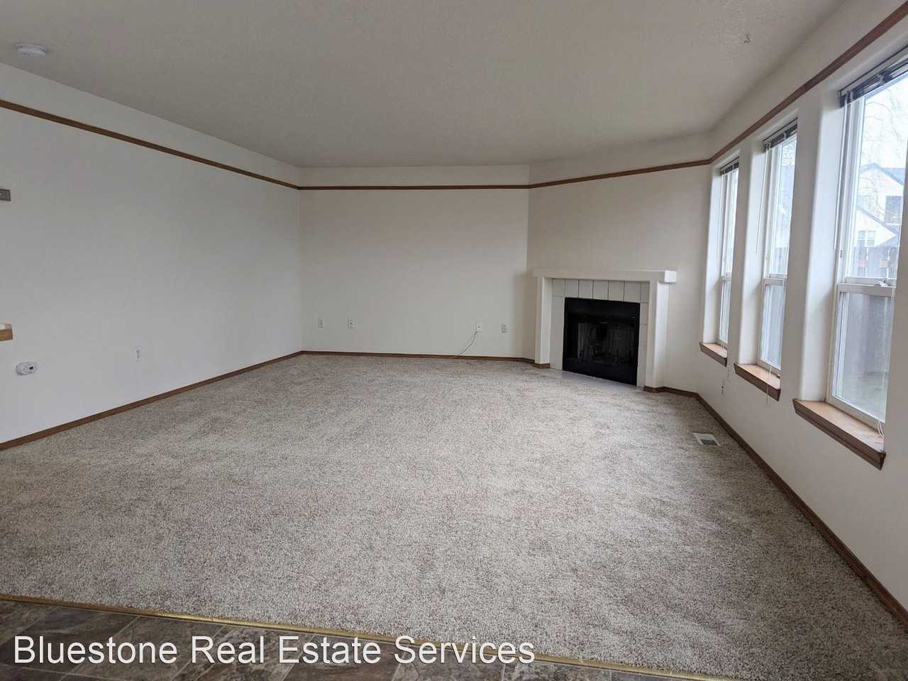 896 Se 74th Ave - Photo 3 of 24