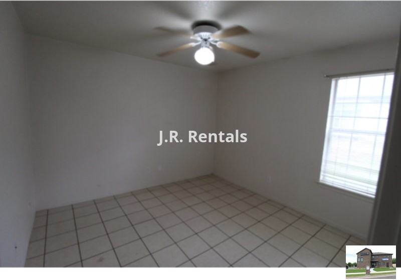 5211 James Loop - Photo 3 of 31