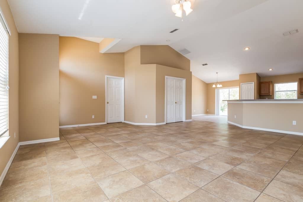 1110 Peregrine St - Photo 3 of 17