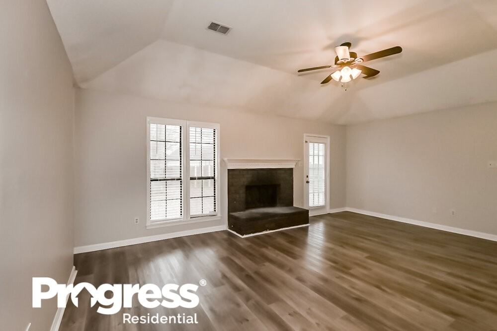 4780 Barkshire Dr - Photo 3 of 16