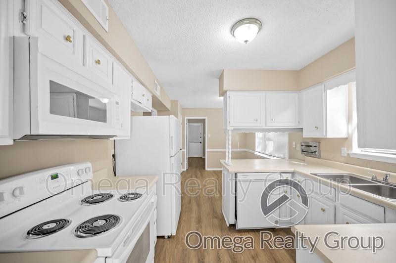 5451 Quail Run E - Photo 7 of 35