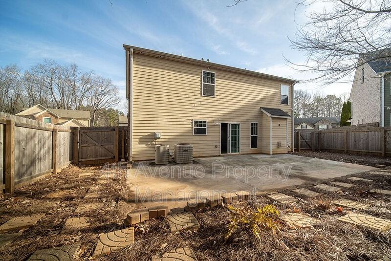 2437 Peach Shoals Cir - Photo 3 of 24