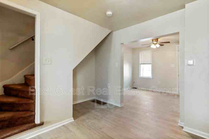 118 S Locust St - Photo 7 of 24