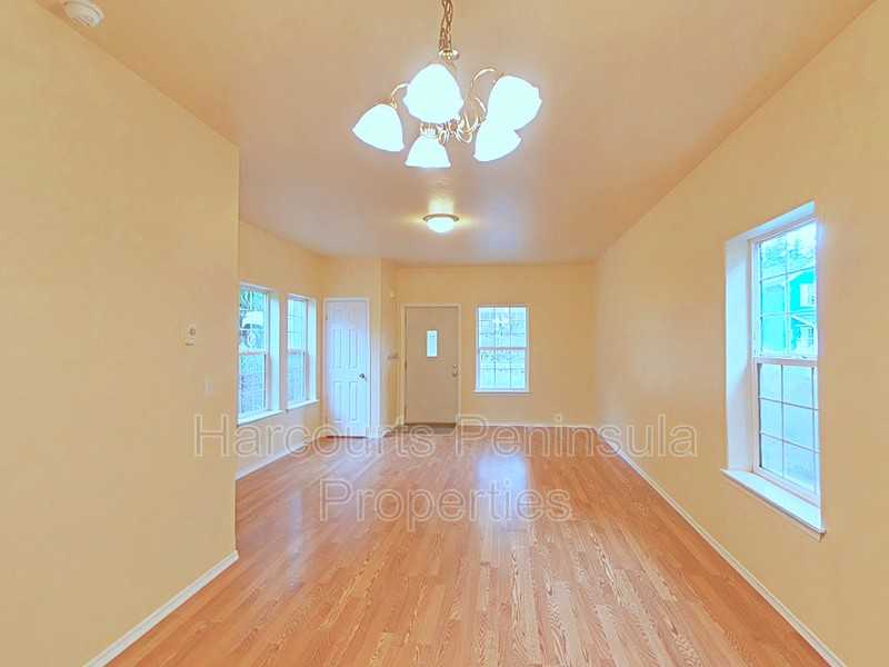 6403 Ne Fern St - Photo 3 of 11