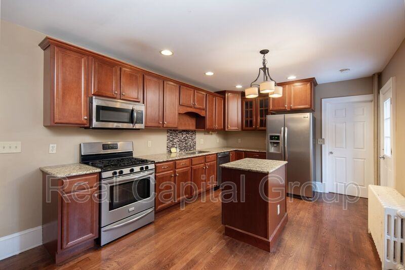 347 Hudson Ave #1stFL - Photo 5 of 19