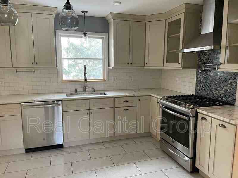 57 Dorsman Dr - Photo 3 of 13
