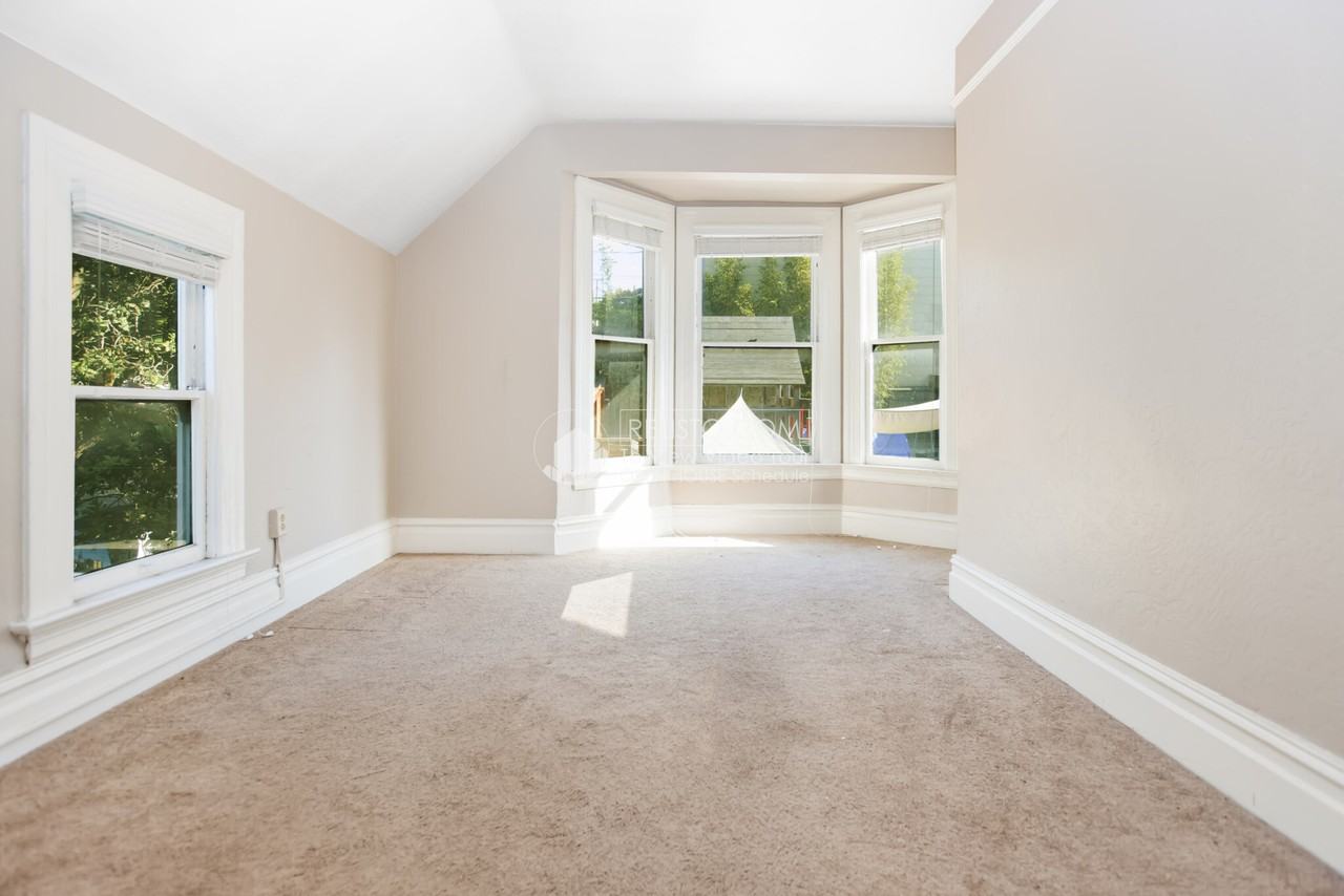 1603 10th Ave - Photo 2 of 5