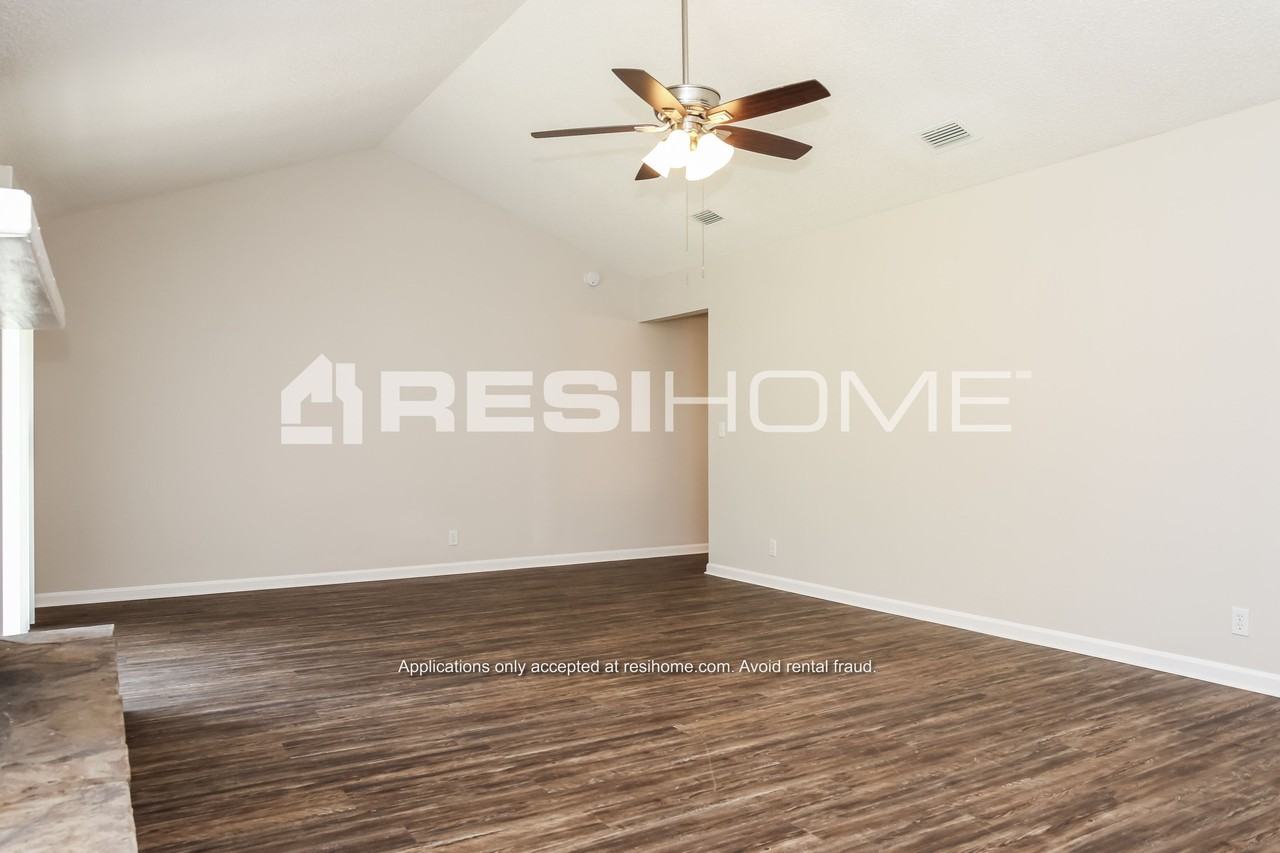 10775 Pinholster Rd - Photo 3 of 17
