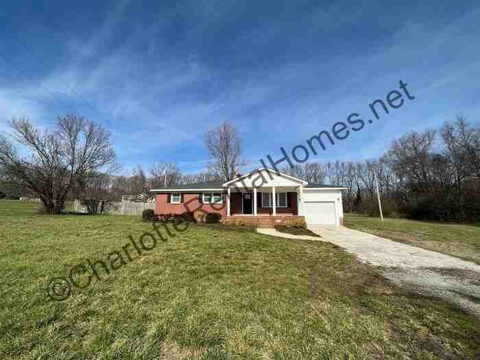6912 Landsford Rd - Photo 2 of 14